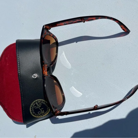 Ray-Ban Classic Tortoise Sunglasses with Black Case - Picture 2 of 2